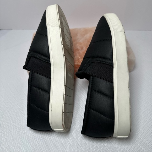 Vince Blair Quilted Slip On Shoe Cross Trainer 5.5 black Retail $200 - Picture 6 of 11